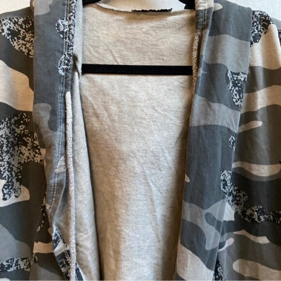 Gigi Moda Camo hooded open front cotton cardigan Sz One Size 22” PTP - Picture 7 of 11
